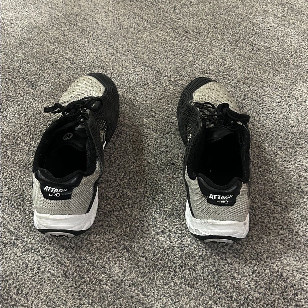 Kempa fencing shoes.  Men’s size 6.5 USA.  Very good condition.